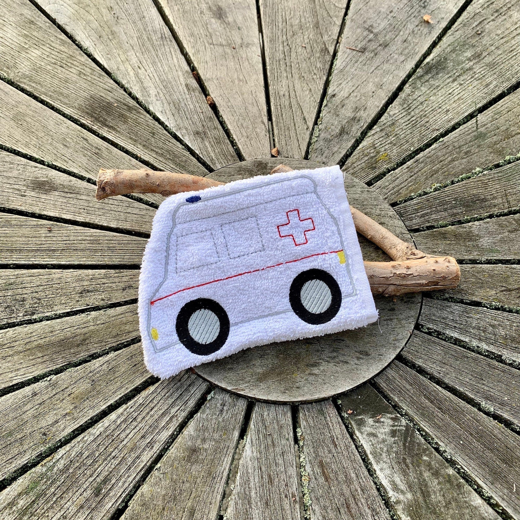 Krankenwagen Waschlappen Stickdatei ITH 13x18 Waschhandschuh RTW Rettungswagen Auto - Sewando