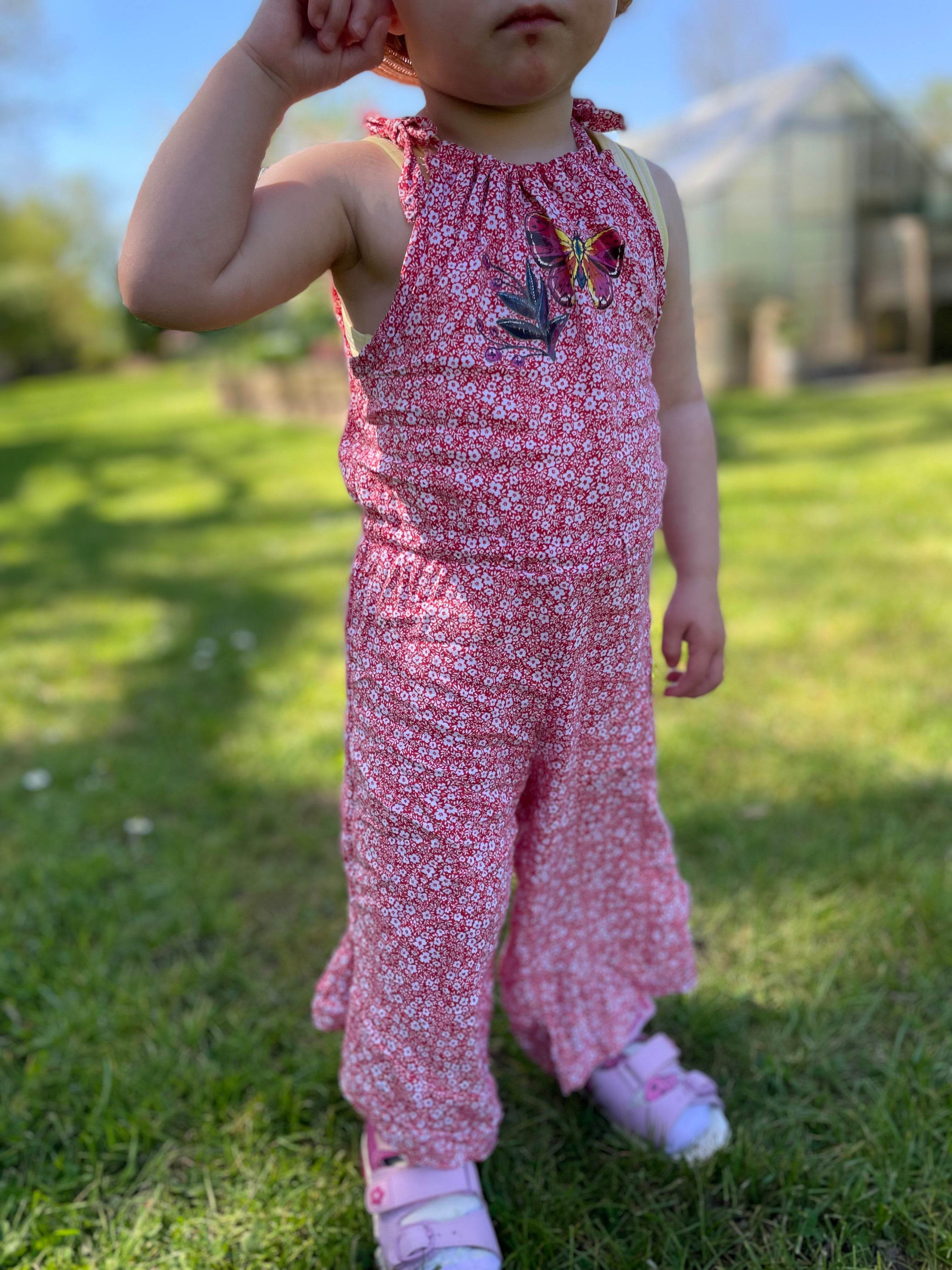 Schnittmuster Pernille – Jumpsuit für Mädchen mit & ohne Rüschen Gr. 92–146 - Sewando