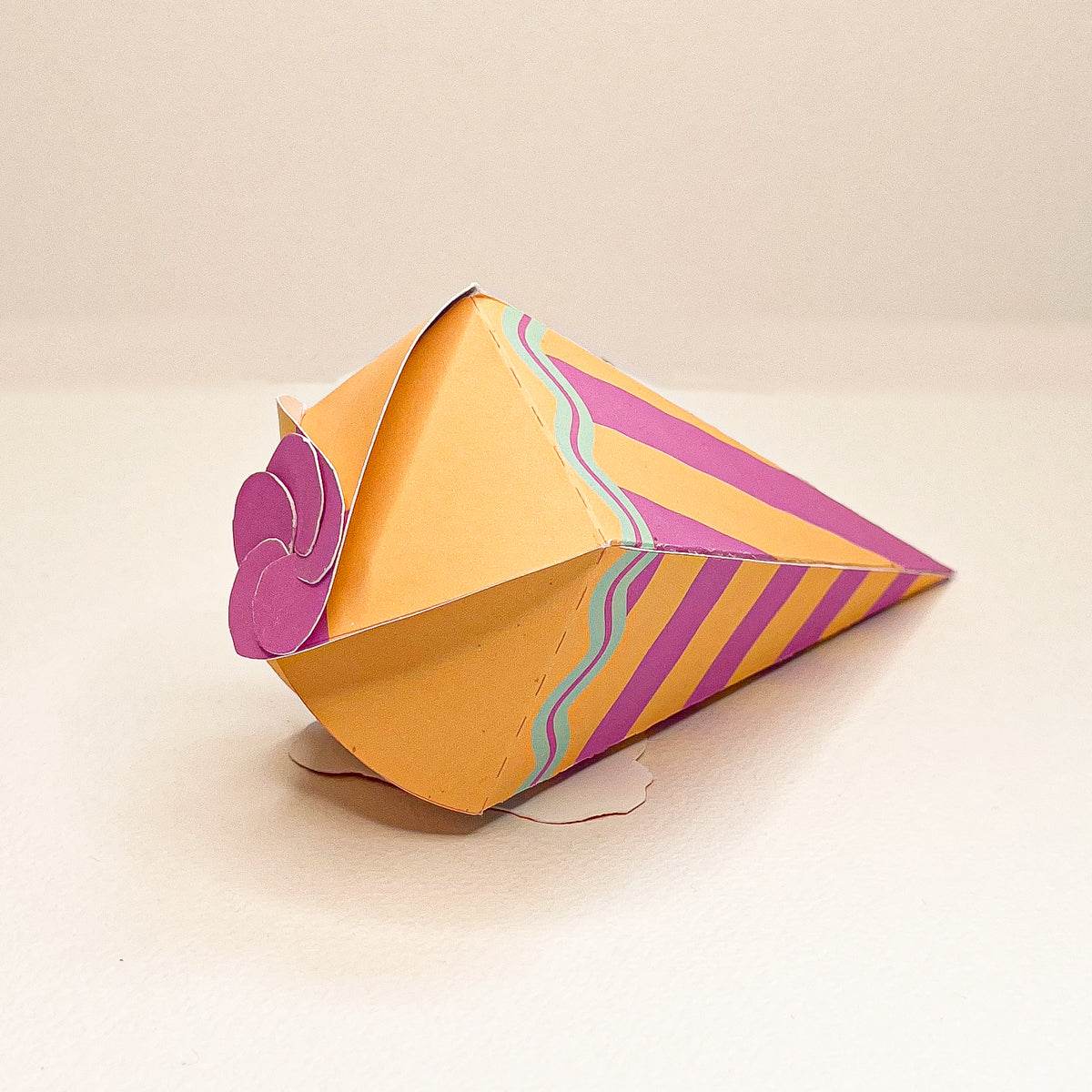 Mini-Schultüte Schulkind lila / orange - Printable für Schere oder Plotter - Sewando