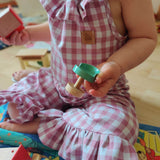 Schnittmuster Pernille – Jumpsuit für Mädchen mit & ohne Rüschen Gr. 92–146 - Sewando