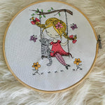 Stickdatei Schaukelmädchen mit Katze Set 984 - Sewando