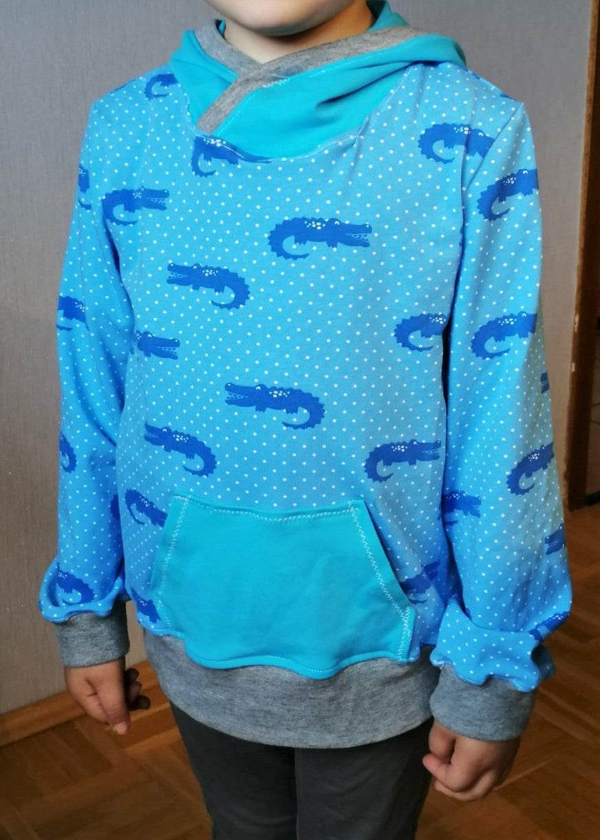 Schnittmuster Kim - Kinderhoodie mit Kapuze oder Wickelkragen Gr. 86-158 - Sewando