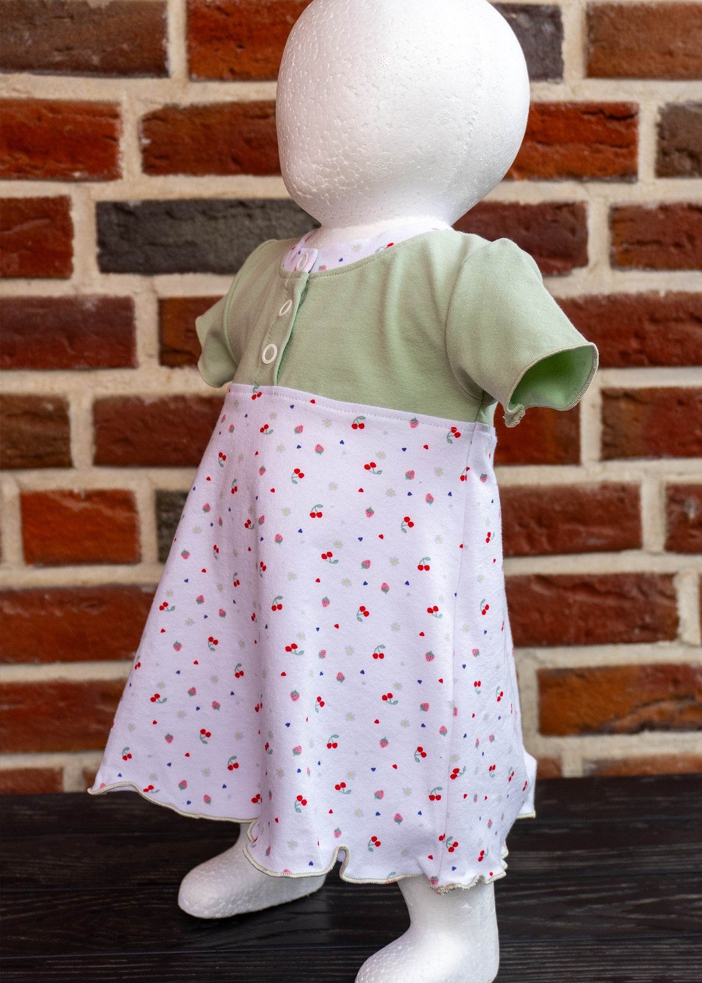 Schnittmuster Linn – Babyshirt oder Kleid mit senkrechter Knopfleiste & Teilung Gr. 56-98 - Sewando