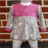 Schnittmuster Linn – Babyshirt oder Kleid mit senkrechter Knopfleiste & Teilung Gr. 56-98 - Sewando