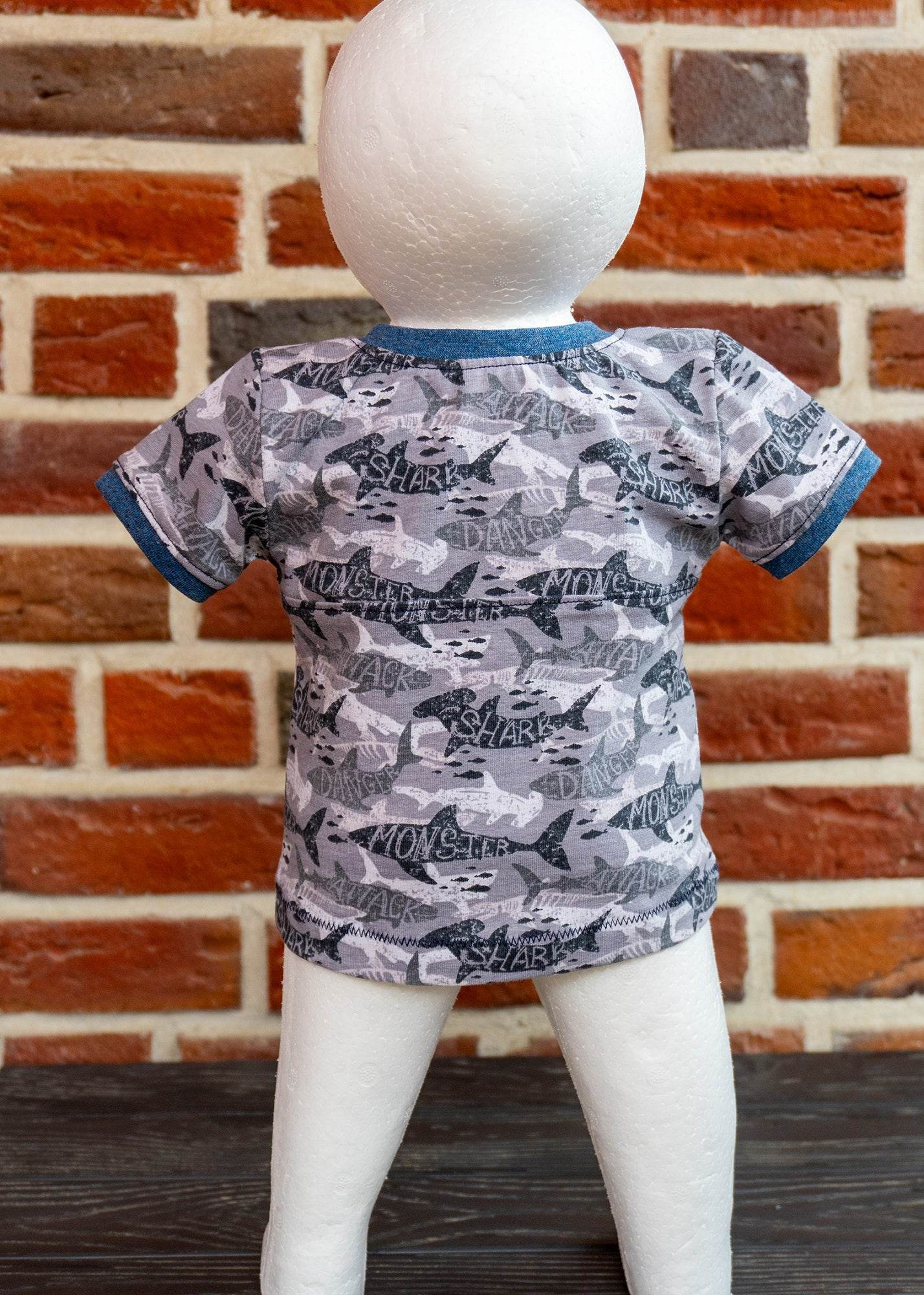 Schnittmuster Linn – Babyshirt oder Kleid mit senkrechter Knopfleiste & Teilung Gr. 56-98 - Sewando