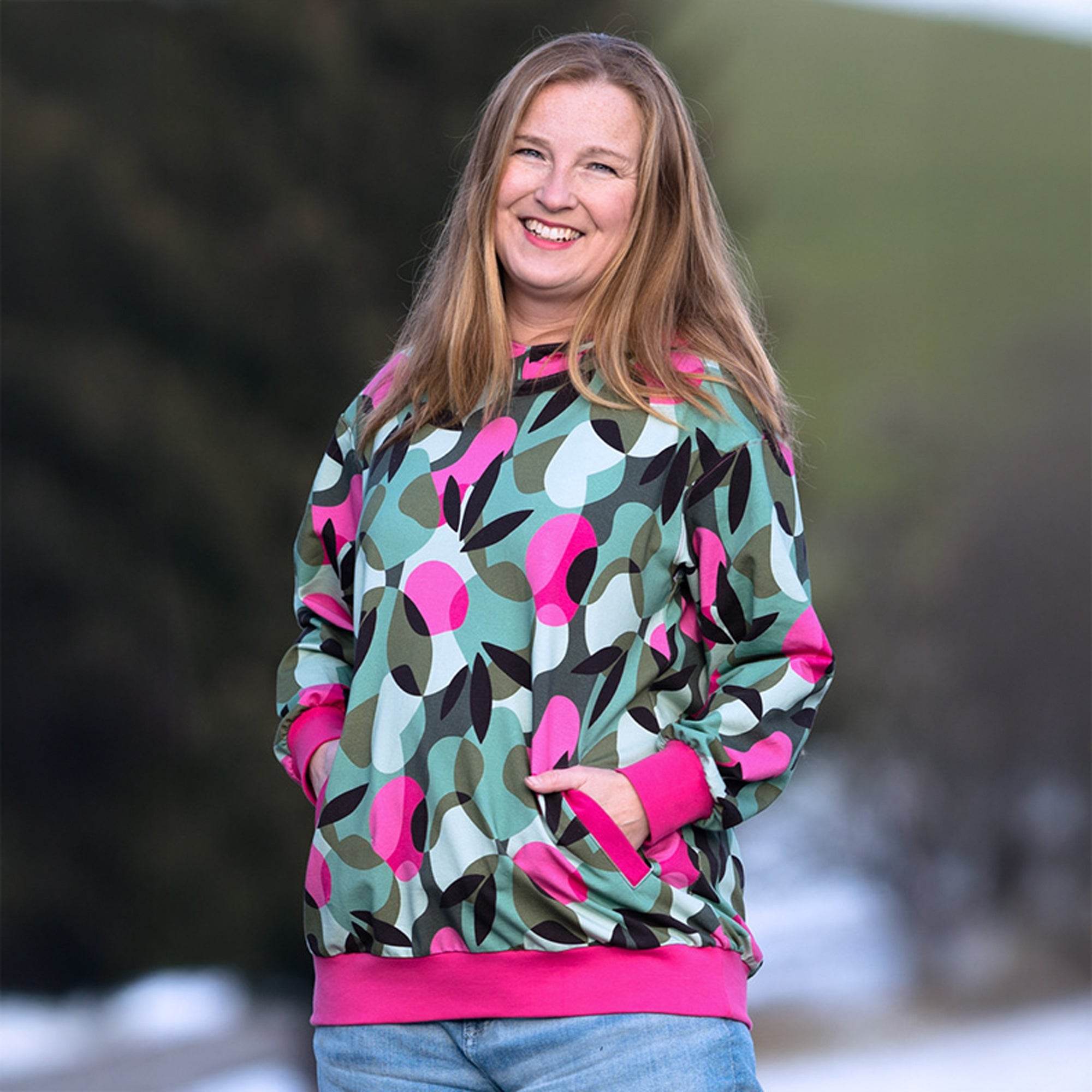 Schnittmuster Merit Sweater, Hoodie mit raffiniertem Rücken Gr. 34-54 - Sewando
