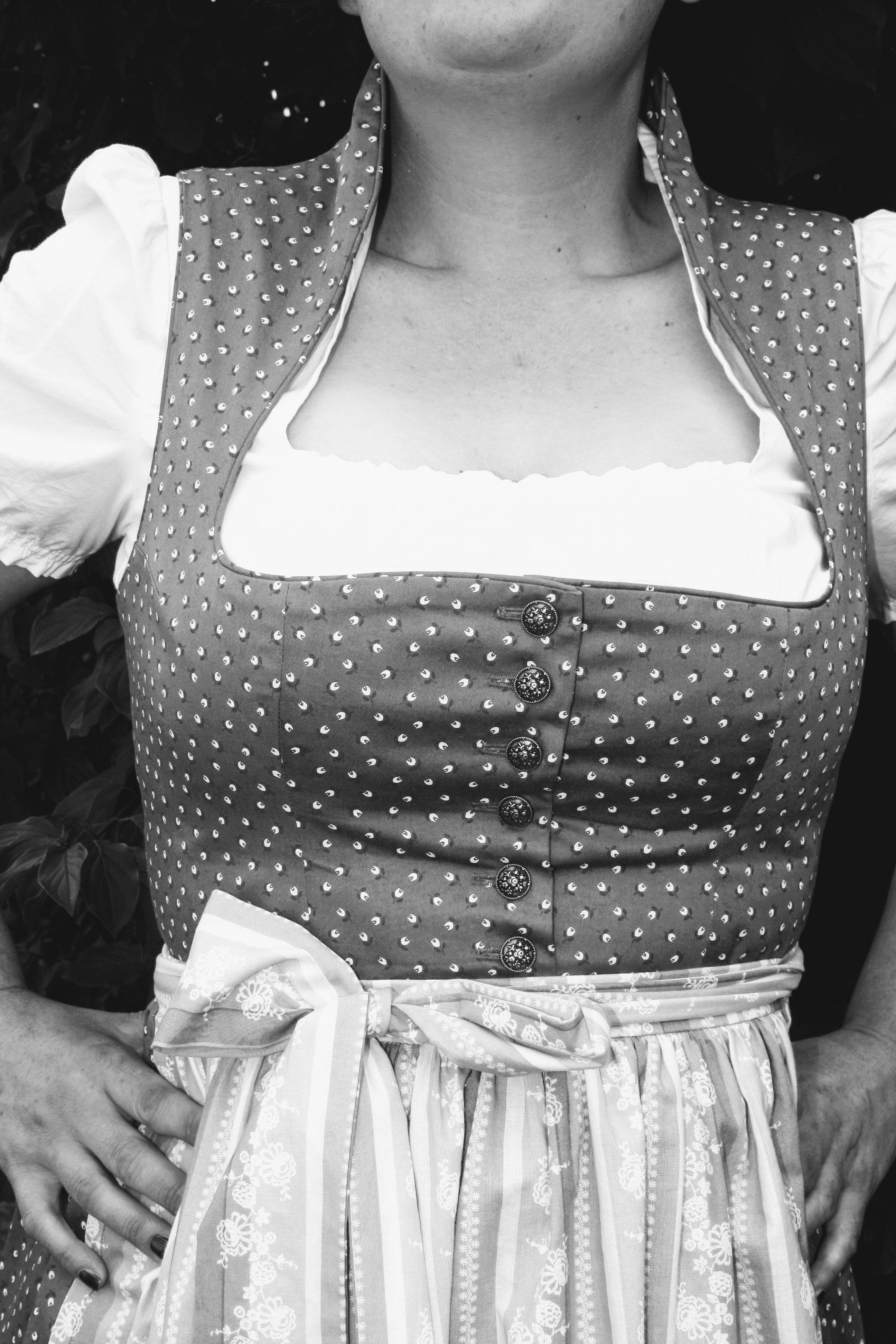 Schnittmuster Dirndl Schneewittchen Gr. 34-52 : - Sewando