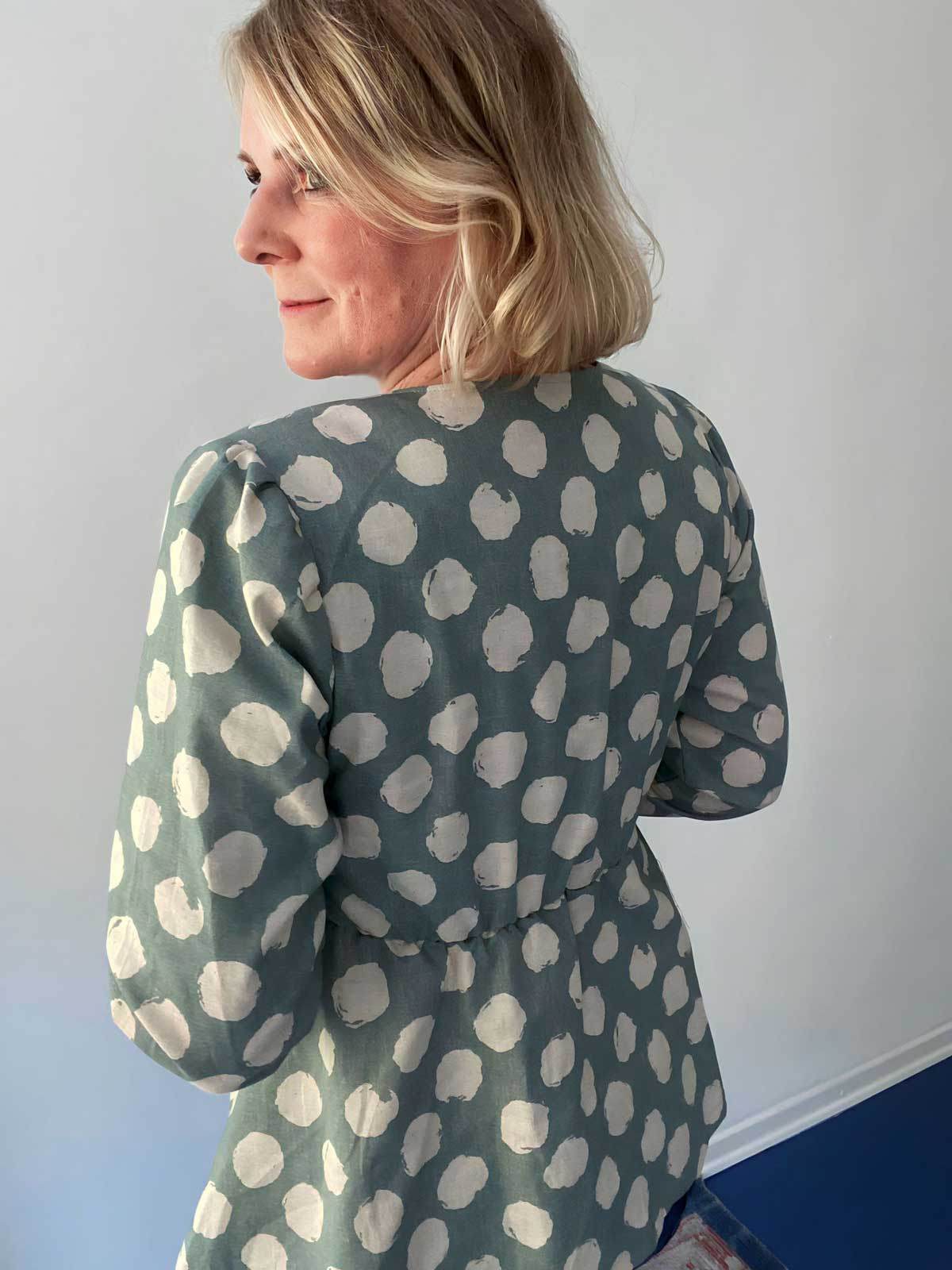 Schnittmuster Schößchen Bluse ALOE (34-46) - Sewando