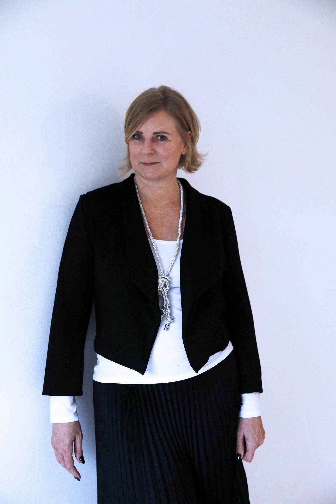 Schnittmuster kurzer Jersey Blazer LILIA (34-58) - Sewando