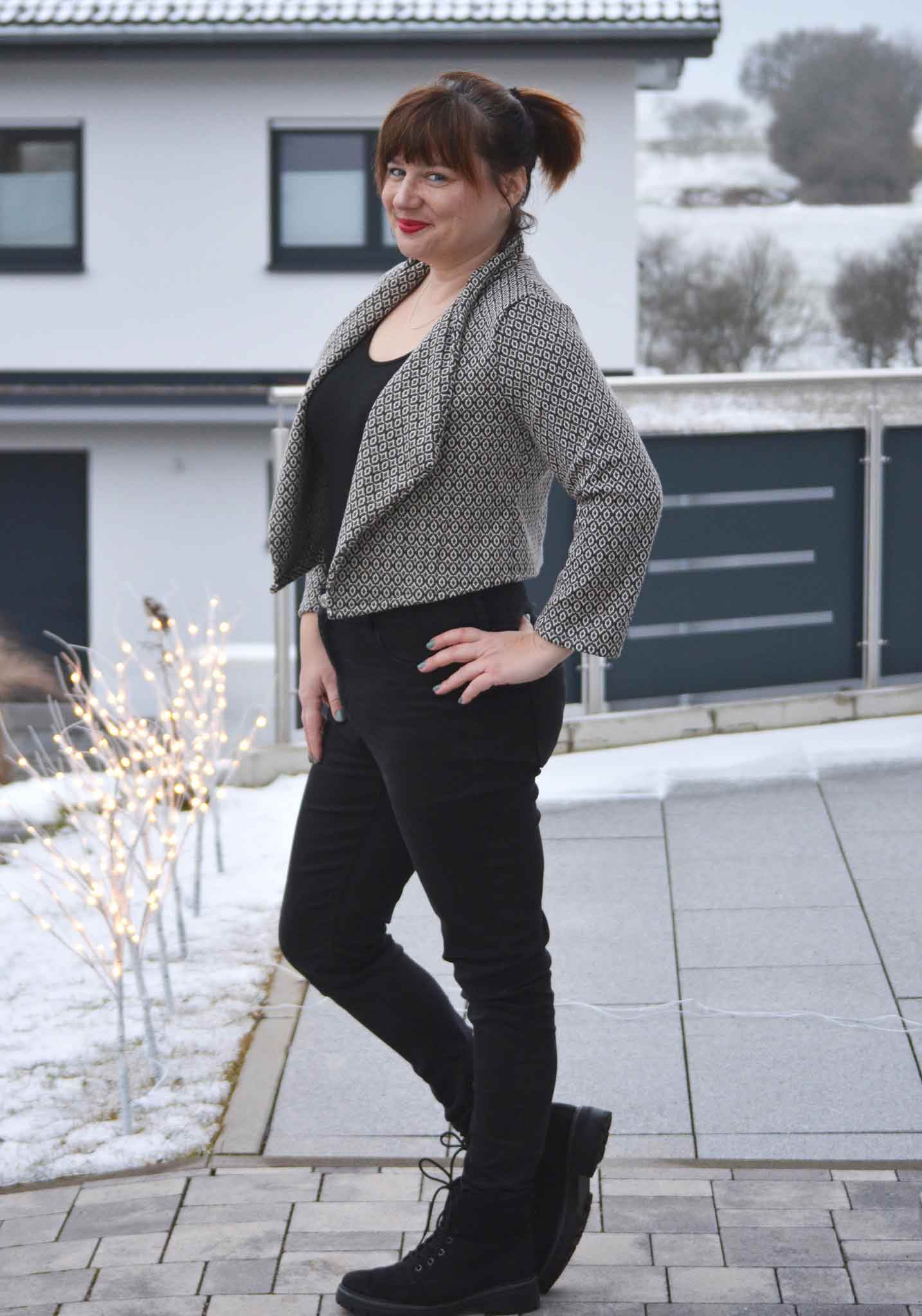 Schnittmuster kurzer Jersey Blazer LILIA (34-58) - Sewando