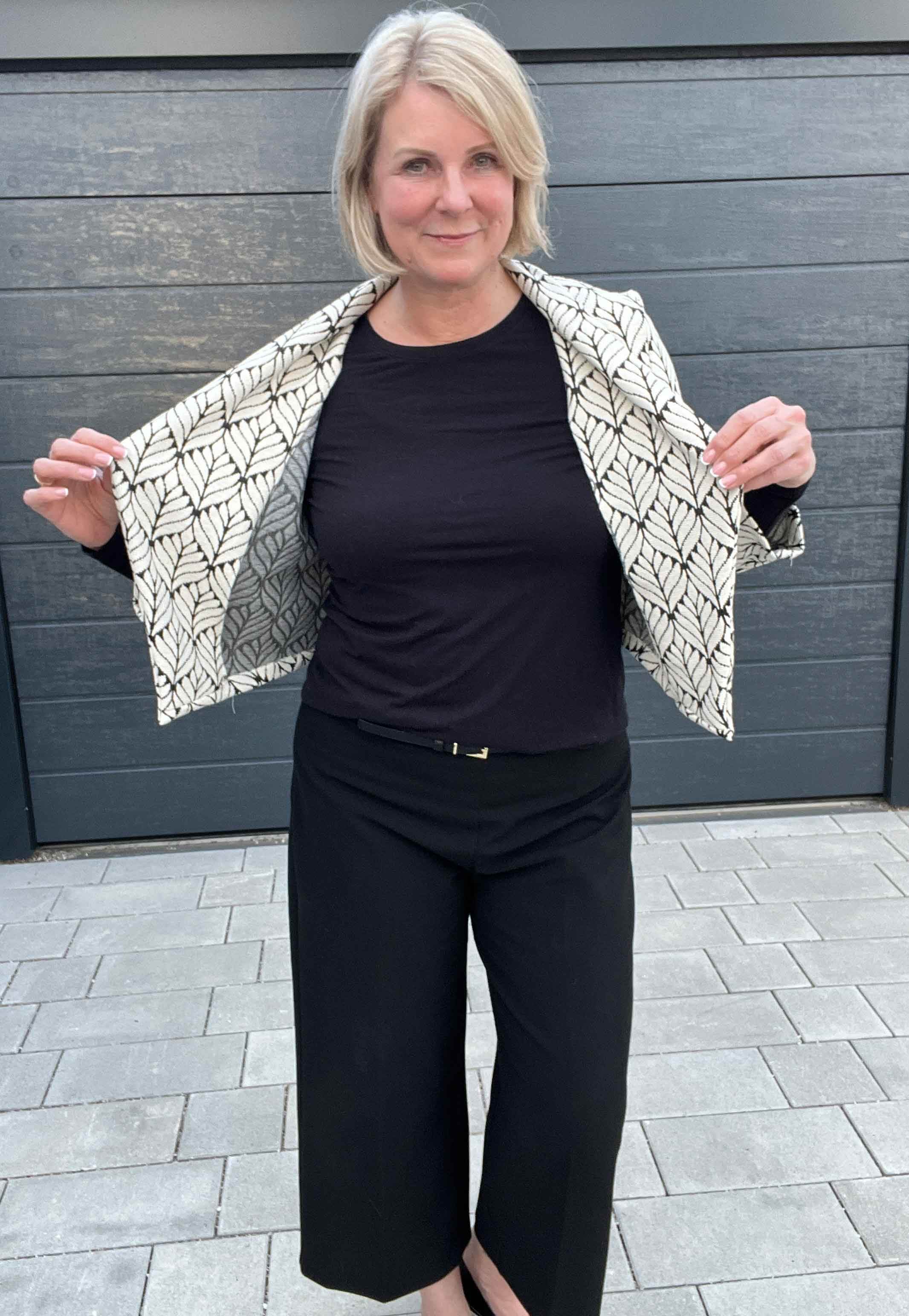 Schnittmuster kurzer Jersey Blazer LILIA (34-58) - Sewando