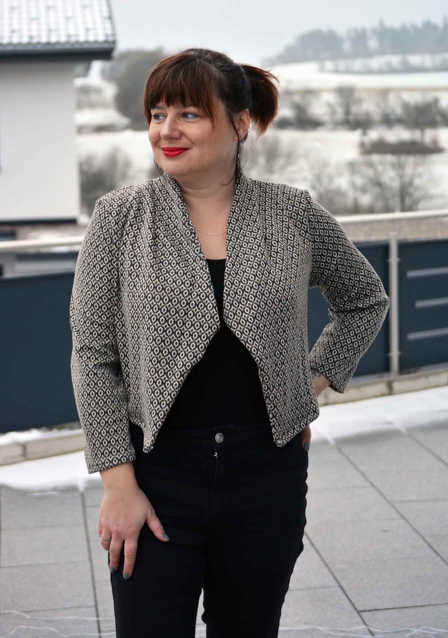 Schnittmuster kurzer Jersey Blazer LILIA (34-58) - Sewando