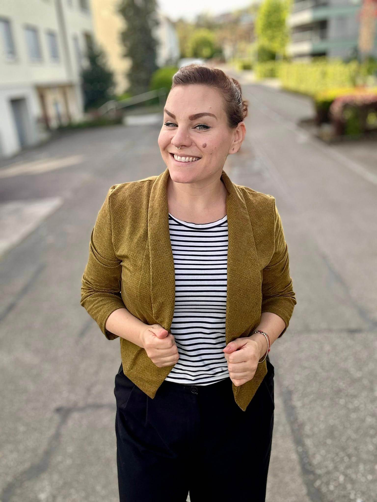 Schnittmuster kurzer Jersey Blazer LILIA (34-58) - Sewando
