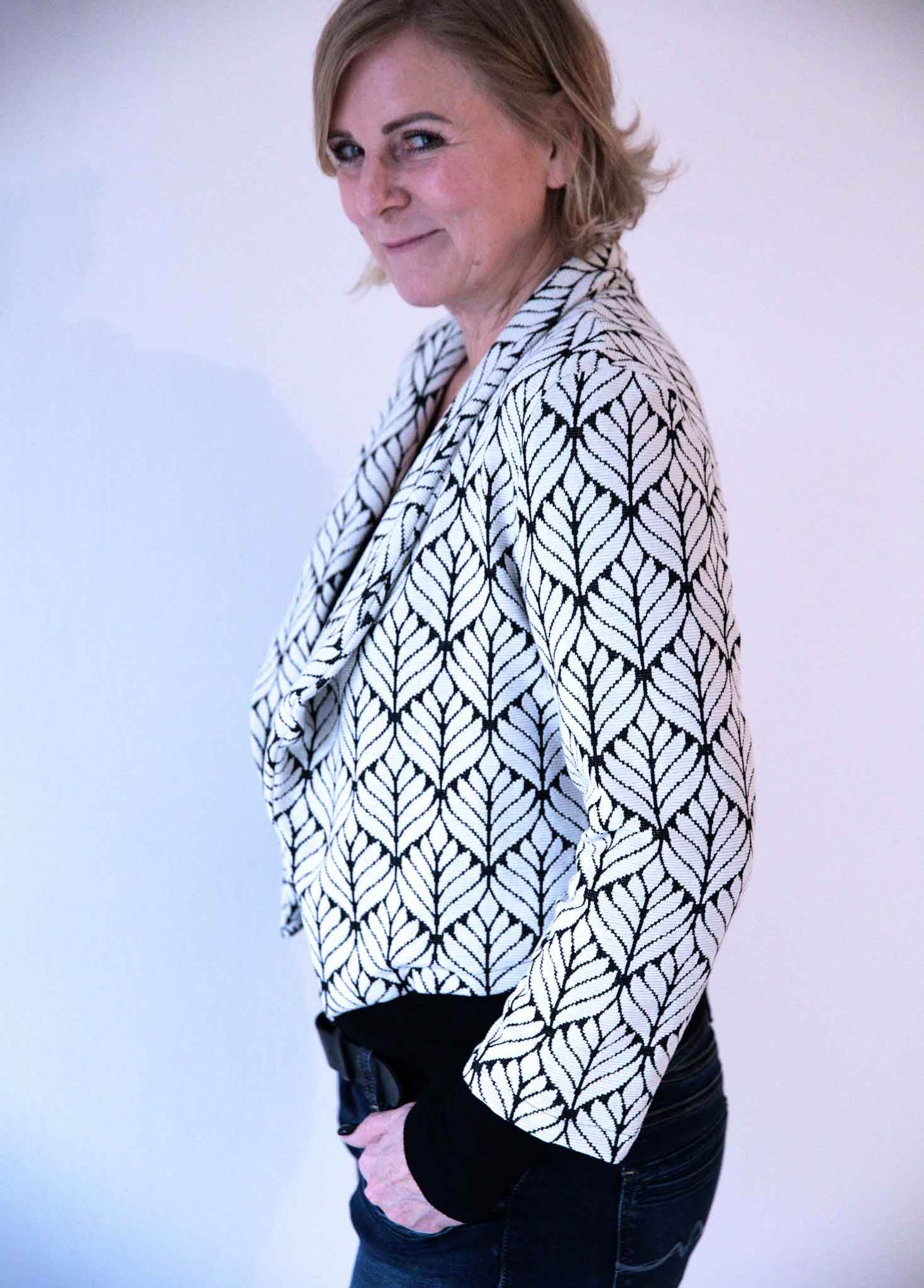 Schnittmuster kurzer Jersey Blazer LILIA (34-58) - Sewando