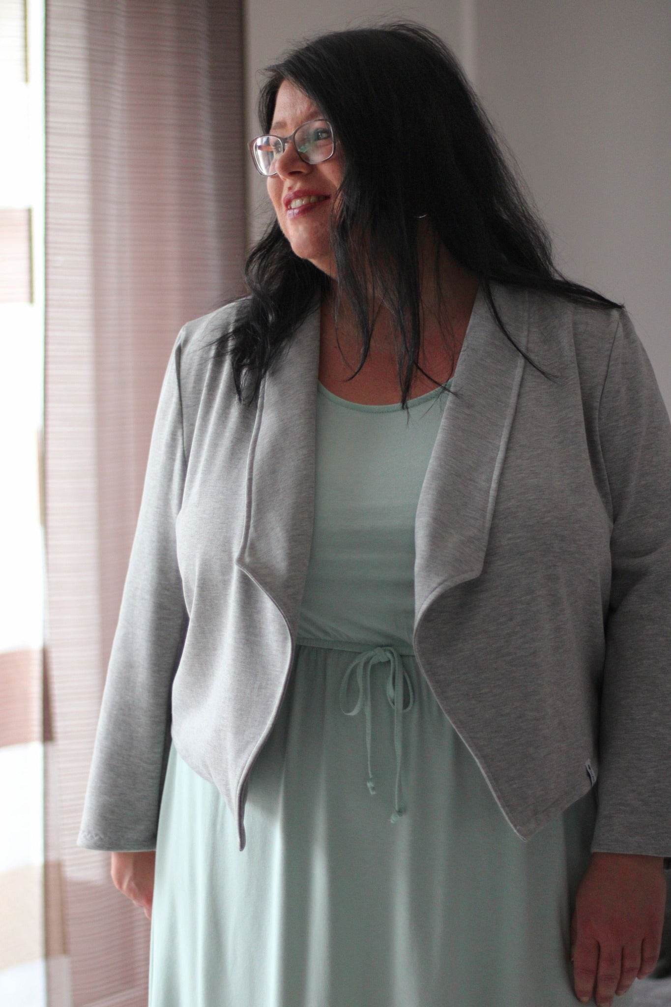 Schnittmuster kurzer Jersey Blazer LILIA (34-58) - Sewando