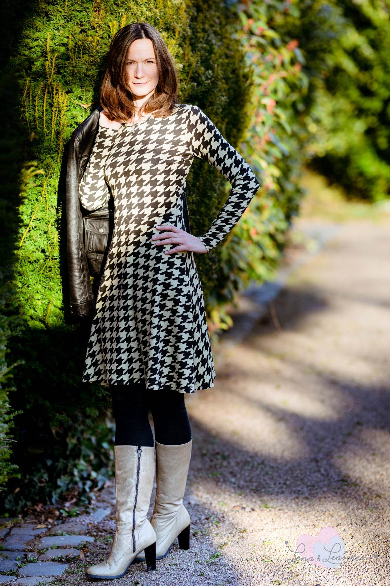 Schnittmuster Kleid mit ausgestelltem Rockteil PETROLINA (32-56) : - Sewando