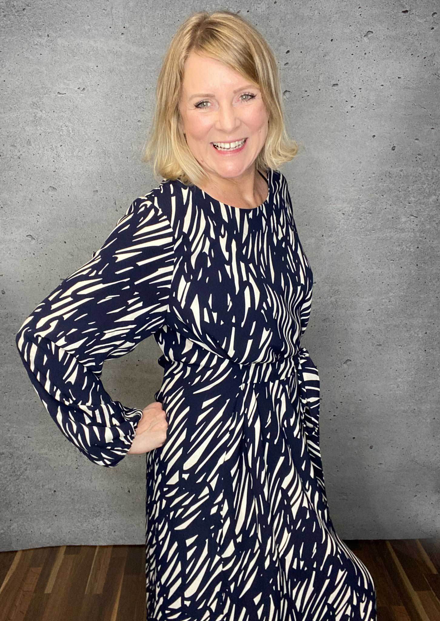 Schnittmuster Viskose Kleid mit Schleife MARGARIDA (32-58) - Sewando