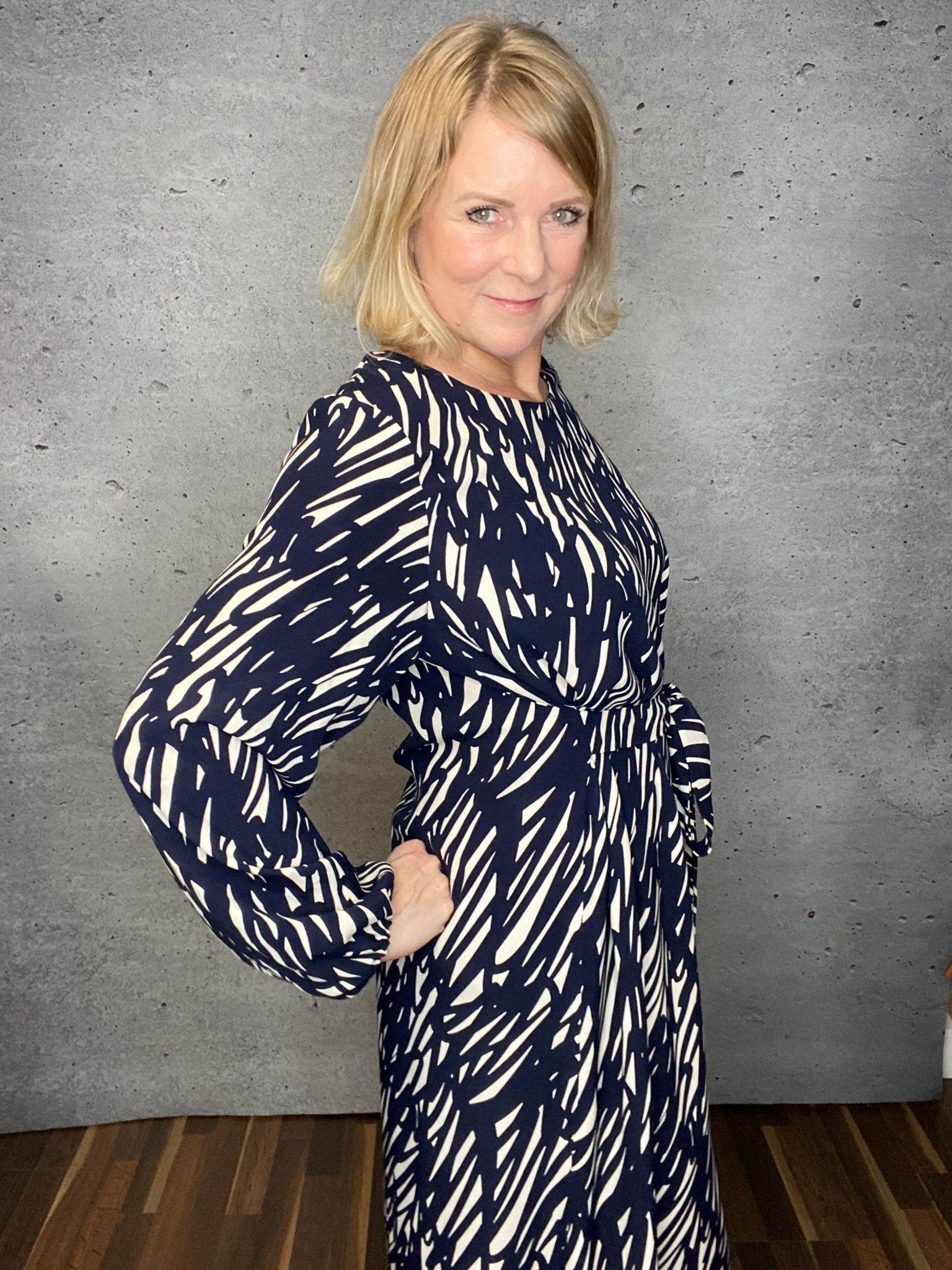 Schnittmuster Viskose Kleid mit Schleife MARGARIDA (32-58) - Sewando