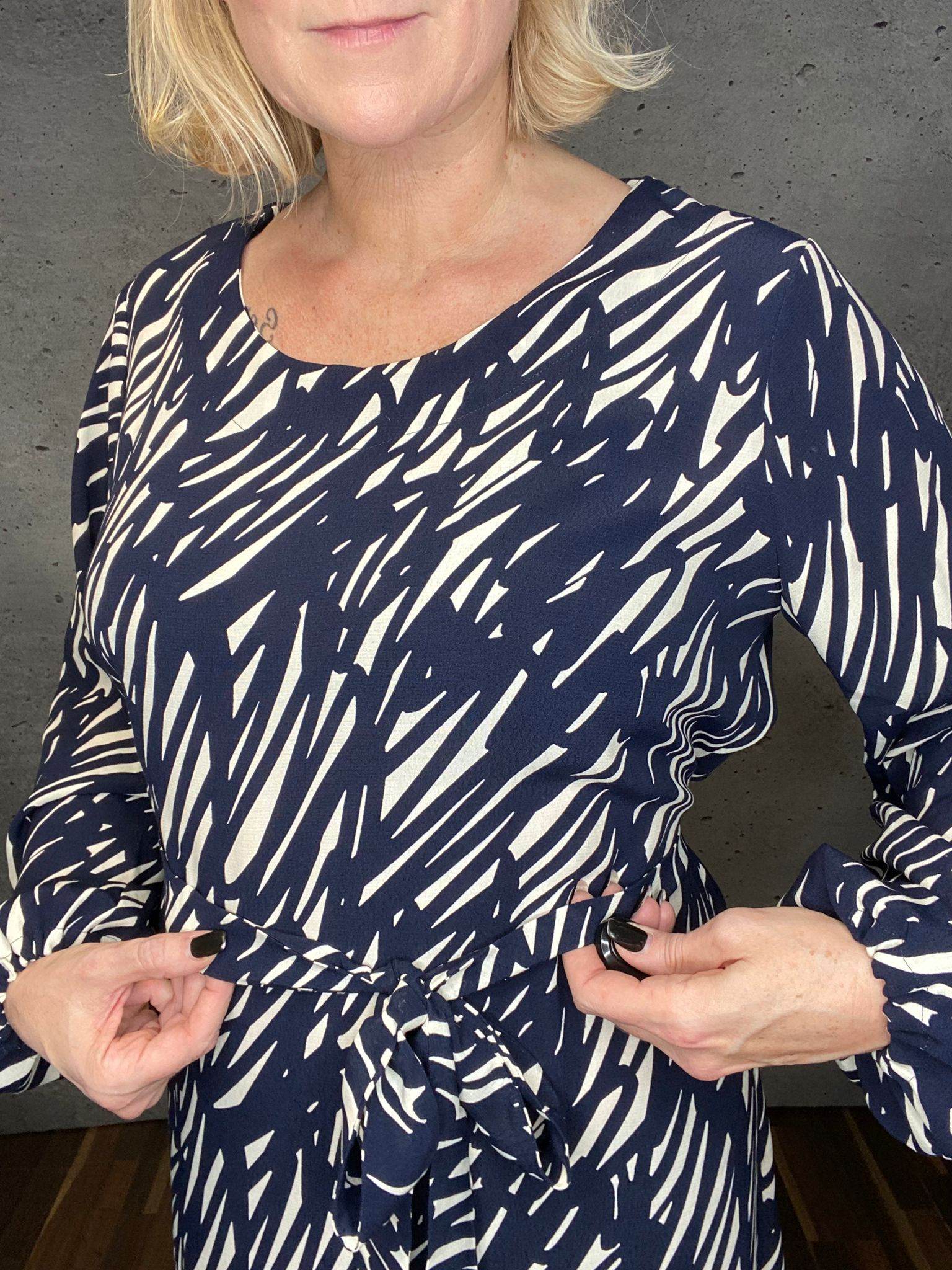 Schnittmuster Viskose Kleid mit Schleife MARGARIDA (32-58) - Sewando