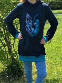 Schnittmuster Klara - Longhoodie und Sweatkleid für Kinder - mit Kapuze/Wickelkragen Gr. 86-158 - Sewando
