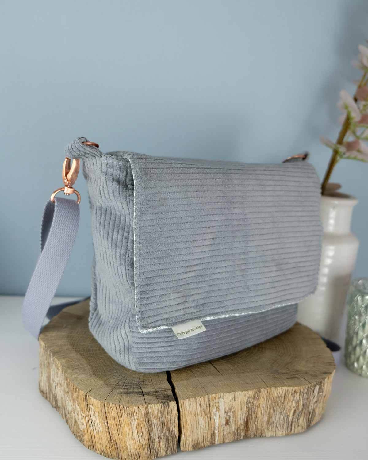 Schnittmuster Tasche „Mein treuer Begleiter“ 21x24x7,5cm - Sewando