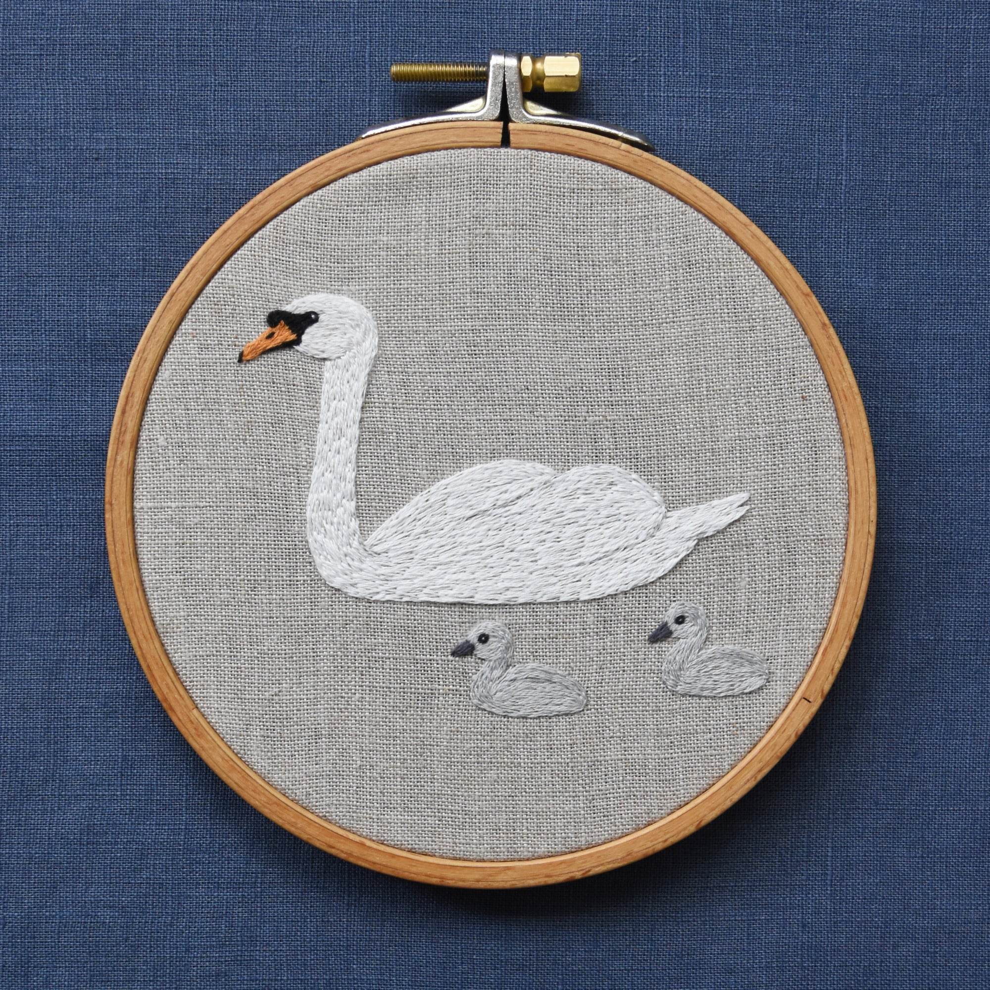 MUTE SWAN Hand Embroidery Pattern - Sewando