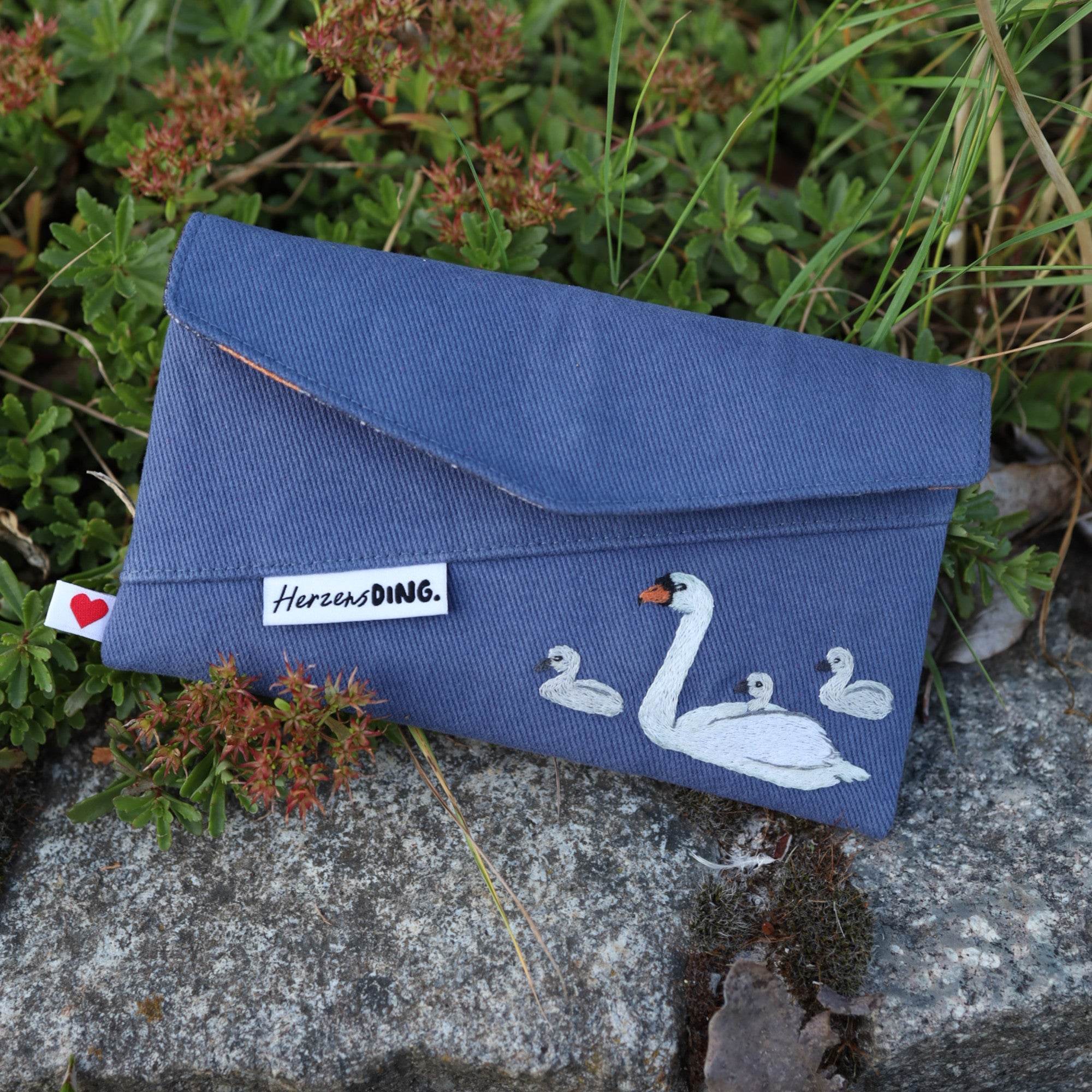 MUTE SWAN Hand Embroidery Pattern - Sewando