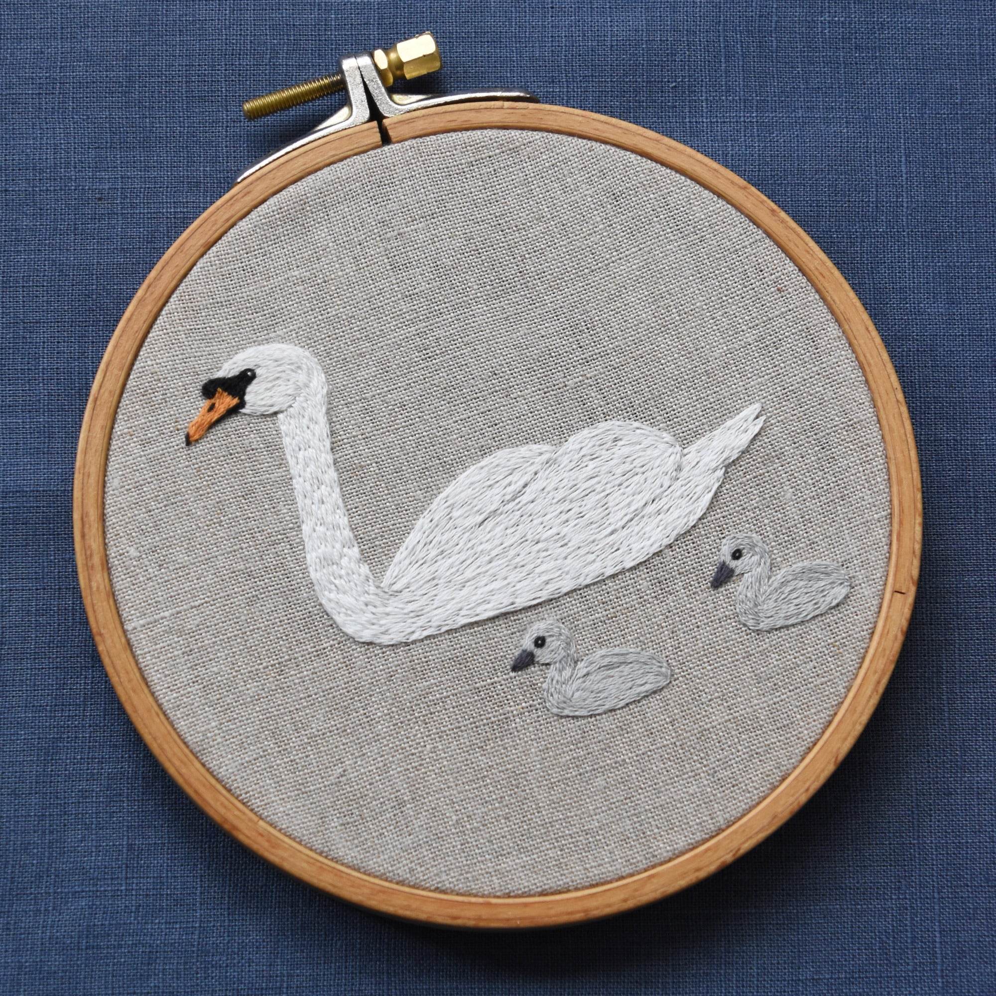 MUTE SWAN Hand Embroidery Pattern - Sewando