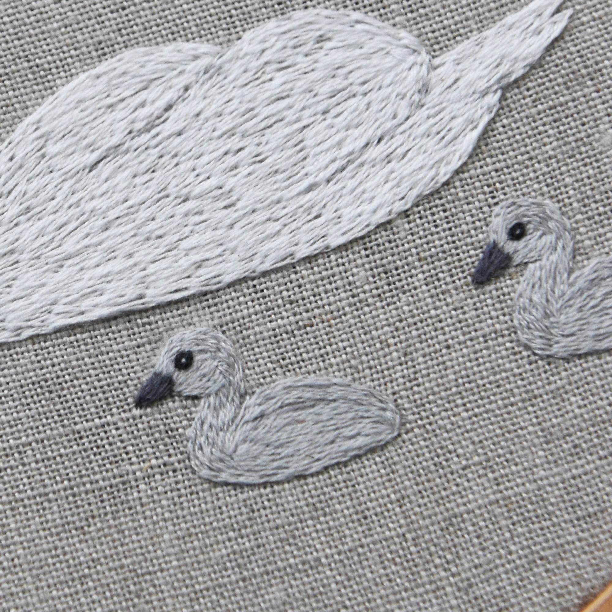 MUTE SWAN Hand Embroidery Pattern - Sewando