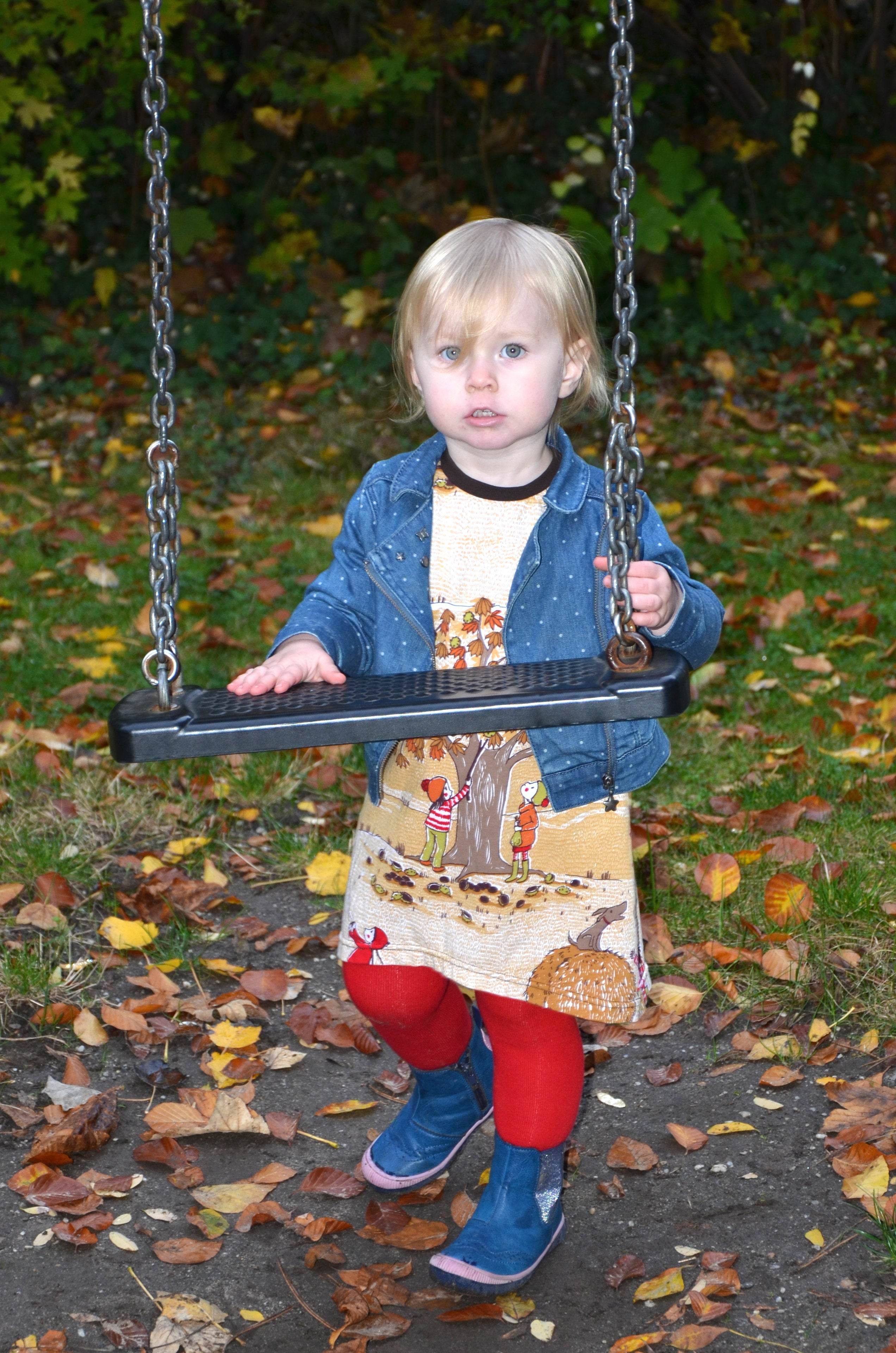 Schnittmuster timtom No.32 Sweatkleid mit Vokuhila-Saum Gr. 86-152 - Sewando