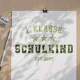 Schulkind 1.Klasse 2025 Camouflage grün - Plotterdatei - Sewando