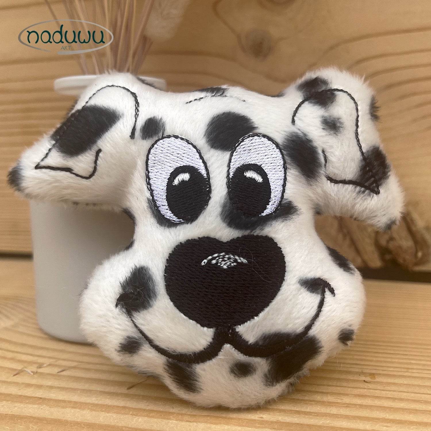 Stickdatei Hund Stuffie Set, ITH Kuschelkissen Schnuffelkopp in 18x16 - Sewando