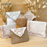 ITH Stickdatei Geschenkumschlag mit Pfote 13x18, 16x26 & Geschenkanhänger 10x10 - Sewando
