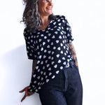 Schnittmuster ZIA-Bluse mit besonderem V-Ausschnitt und Ärmelvariationen Gr. 34-54 - Sewando