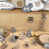 Stickdatei Hundepfoten und Knochen Mini-Anhänger, ITH für 10x10 Rahmen - Sewando