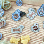 Stickdatei Hundepfoten und Knochen Mini-Anhänger, ITH für 10x10 Rahmen - Sewando