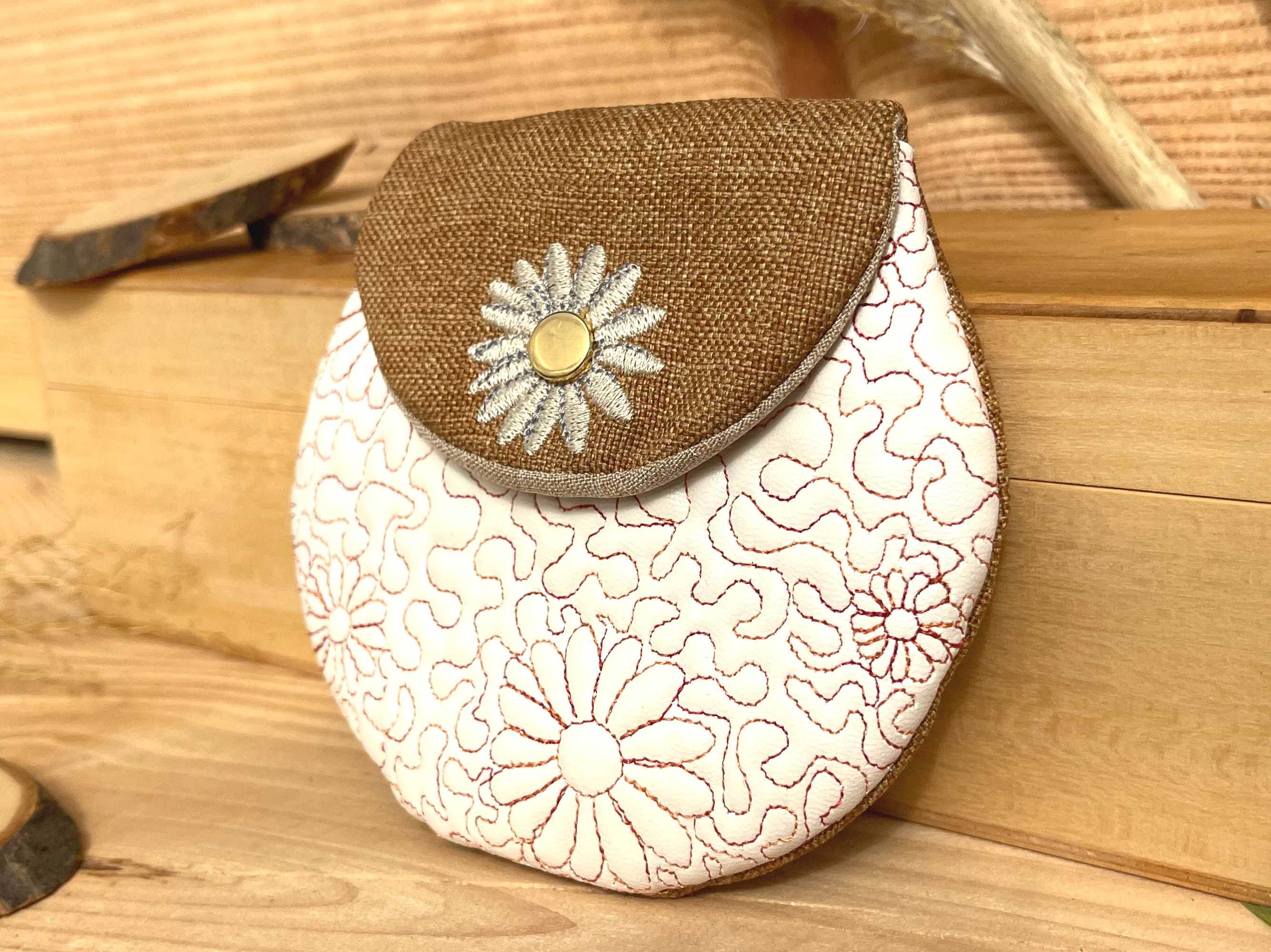 Stickdatei Tasche 13x18 mit Gänseblümchen, ITH runde Daisy Bag - Sewando