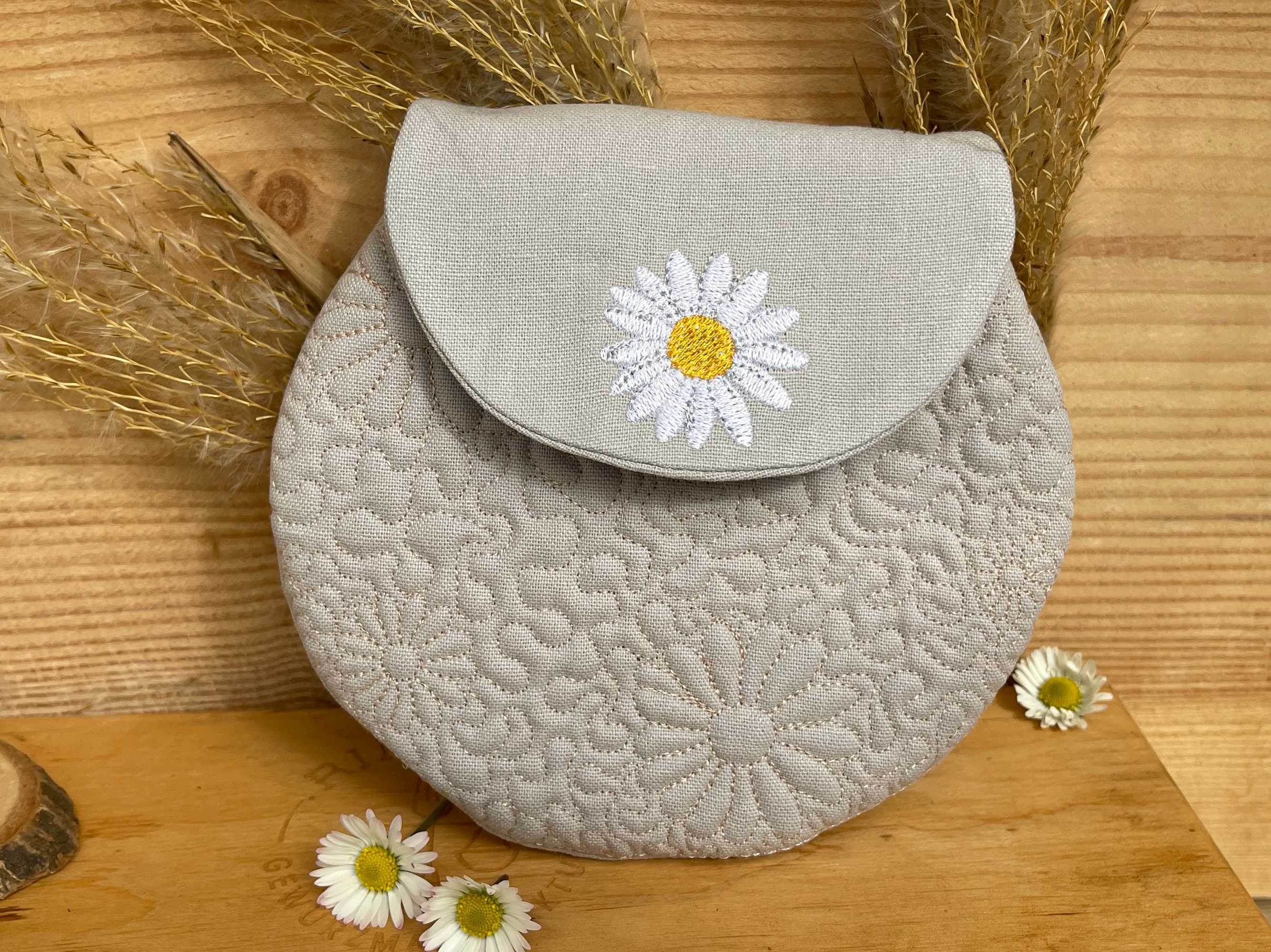 Stickdatei Tasche 16x22 mit Gänseblümchen, ITH runde Daisy Bag - Sewando