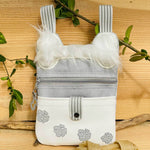 ITH Stickdatei Reißverschlusstasche 20x27 Bonebag, Pfotenstickerei und Knochenapplikation - Sewando