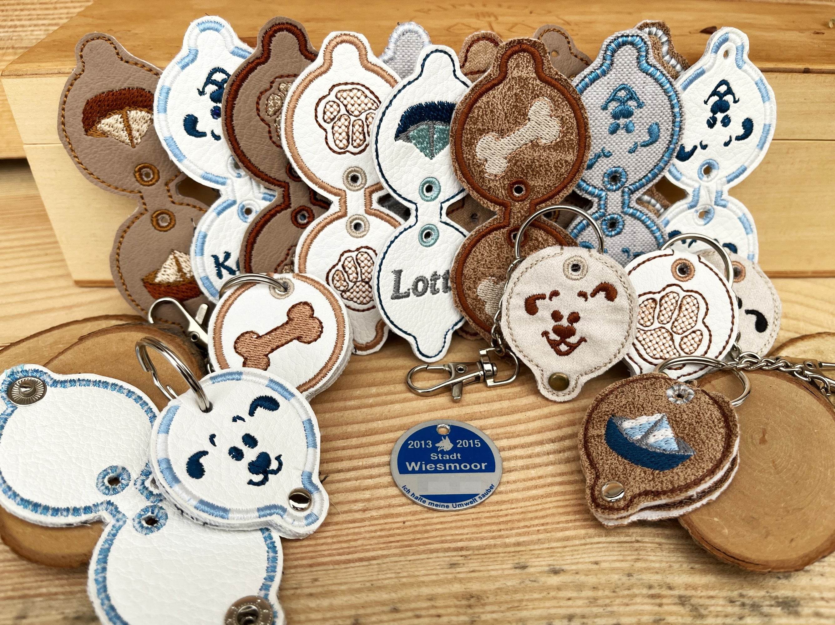 Stickdatei Hundemarke ITH Anhänger Set mit 5 Motiven - Sewando