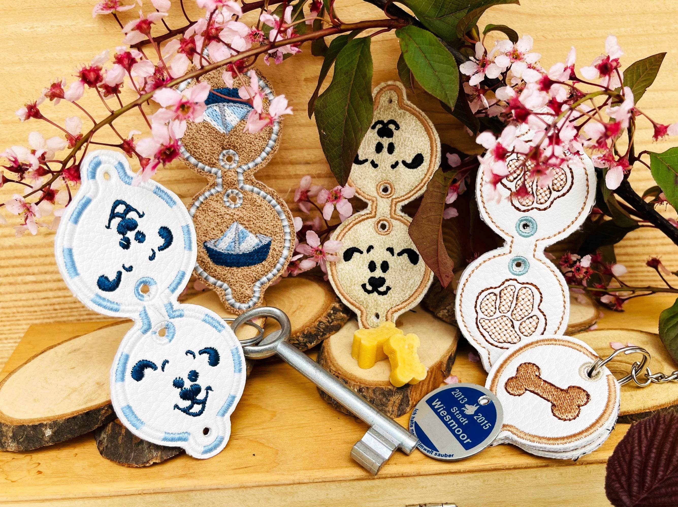 Stickdatei Hundemarke ITH Anhänger Set mit 5 Motiven - Sewando