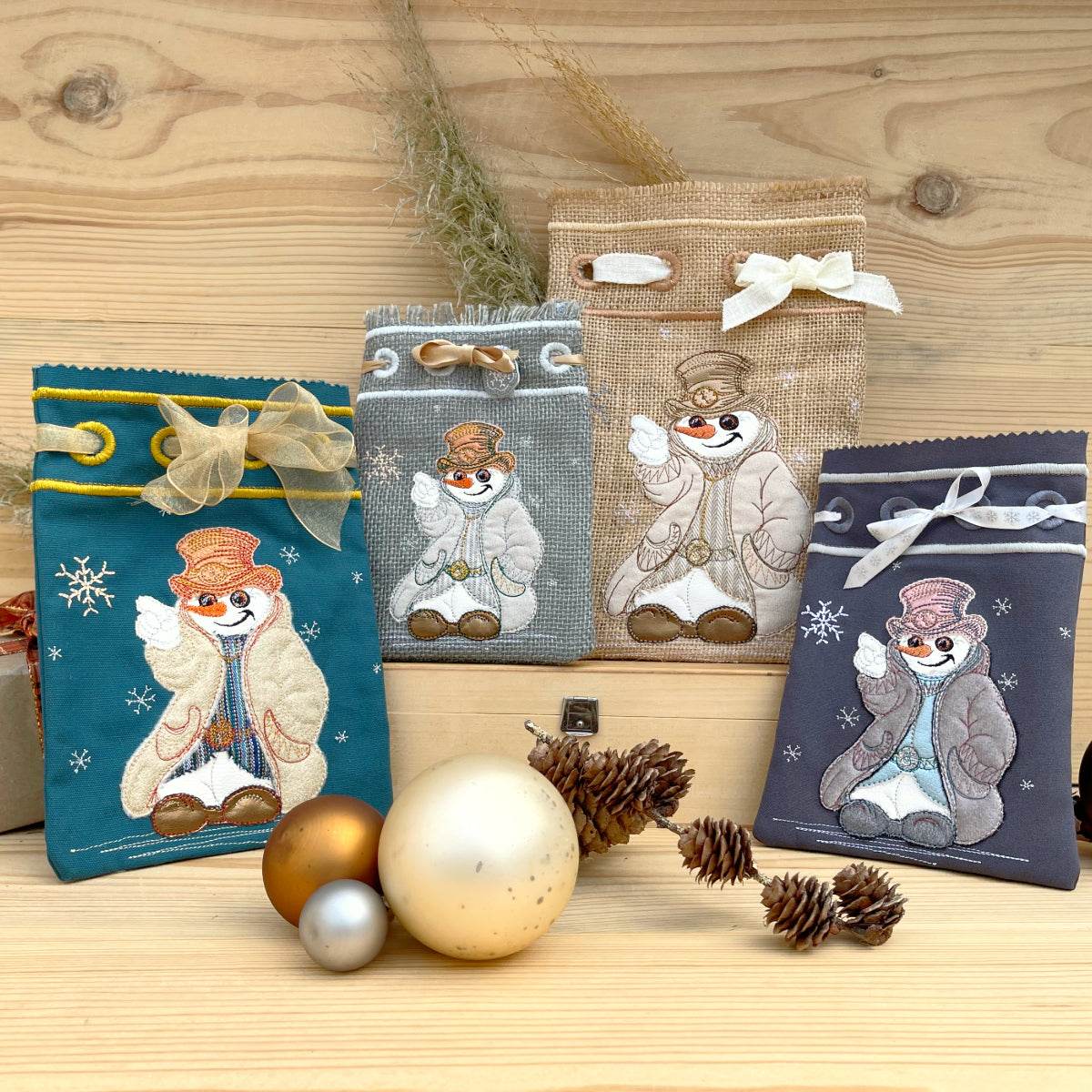 ITH Stickdatei Geschenkbeutel-Set M, L, XL, XXL mit Schneemann Applikation - Sewando