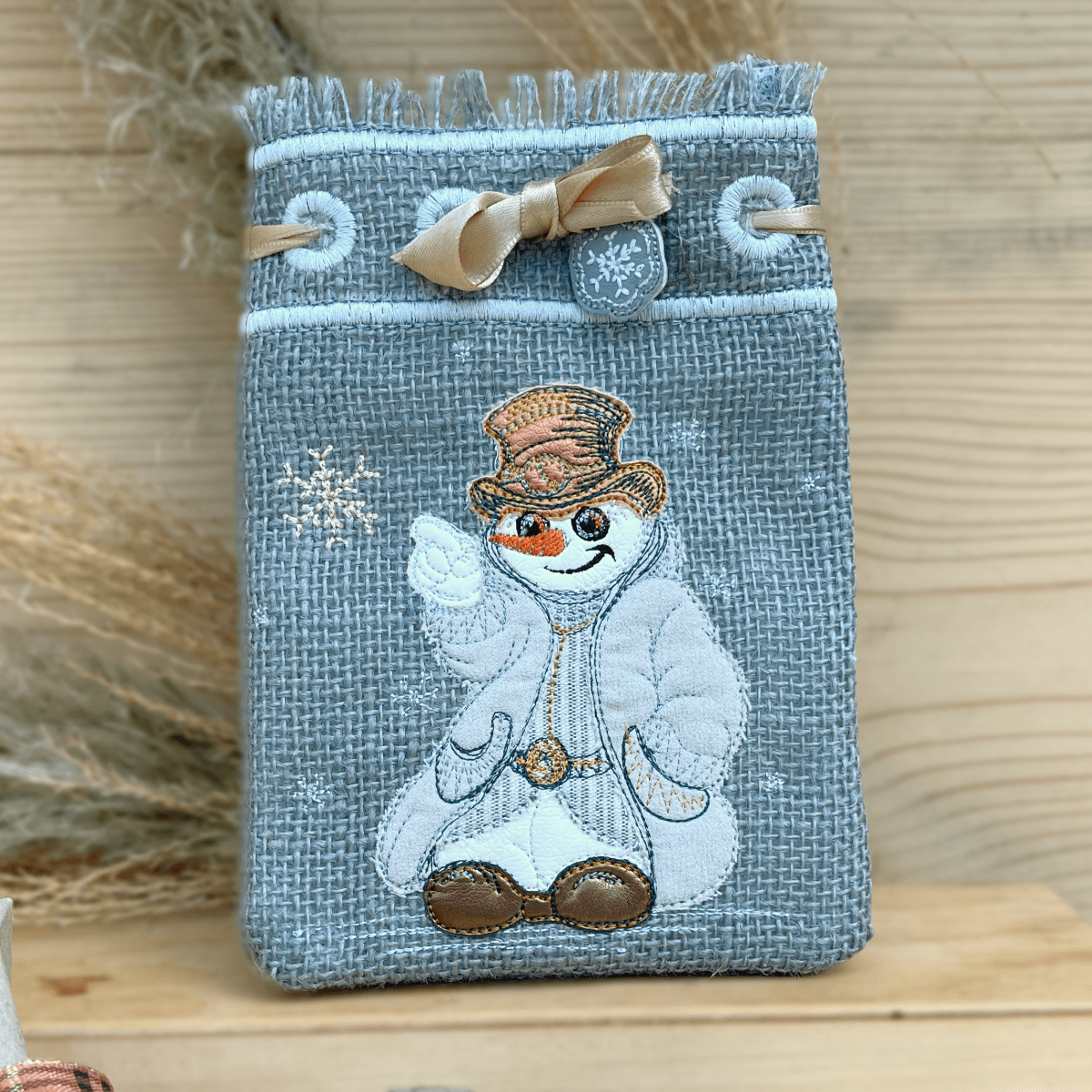 ITH Stickdatei Geschenkbeutel-Set M, L, XL, XXL mit Schneemann Applikation - Sewando