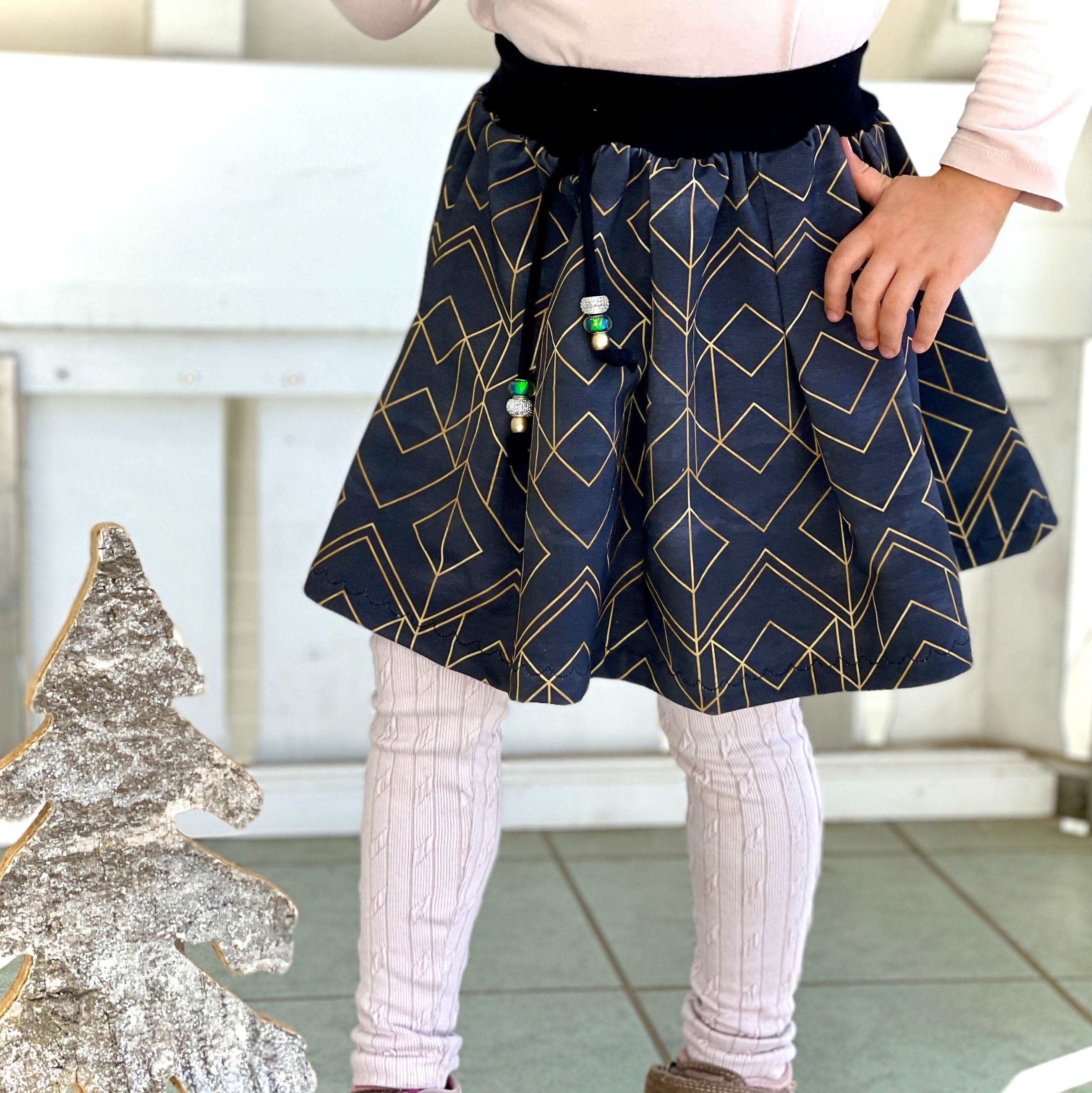 FREEBOOK Main LovelySkirt ist ein Faltenrock für Kinder in verschiedenen Längen und optionaler Schnürung - Sewando