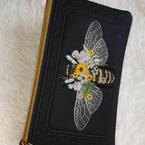 Biene Stickdatei – Florales Sommermotiv mit Blüten & feinen Details - Sewando