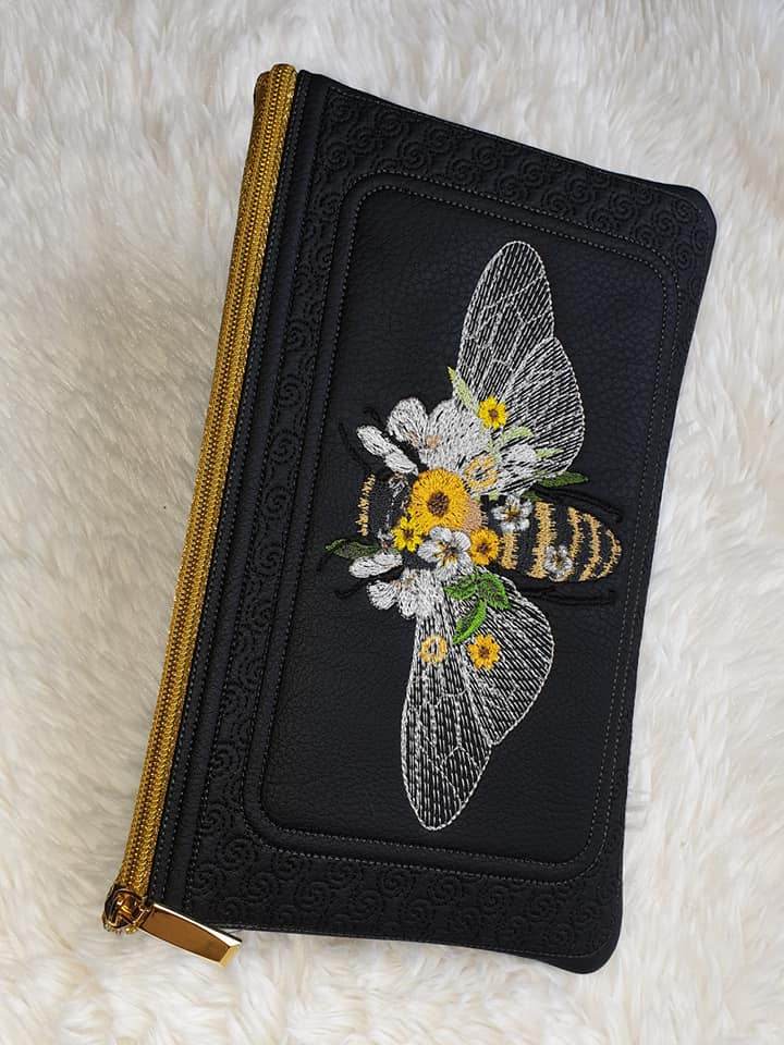 Biene Stickdatei – Florales Sommermotiv mit Blüten & feinen Details - Sewando