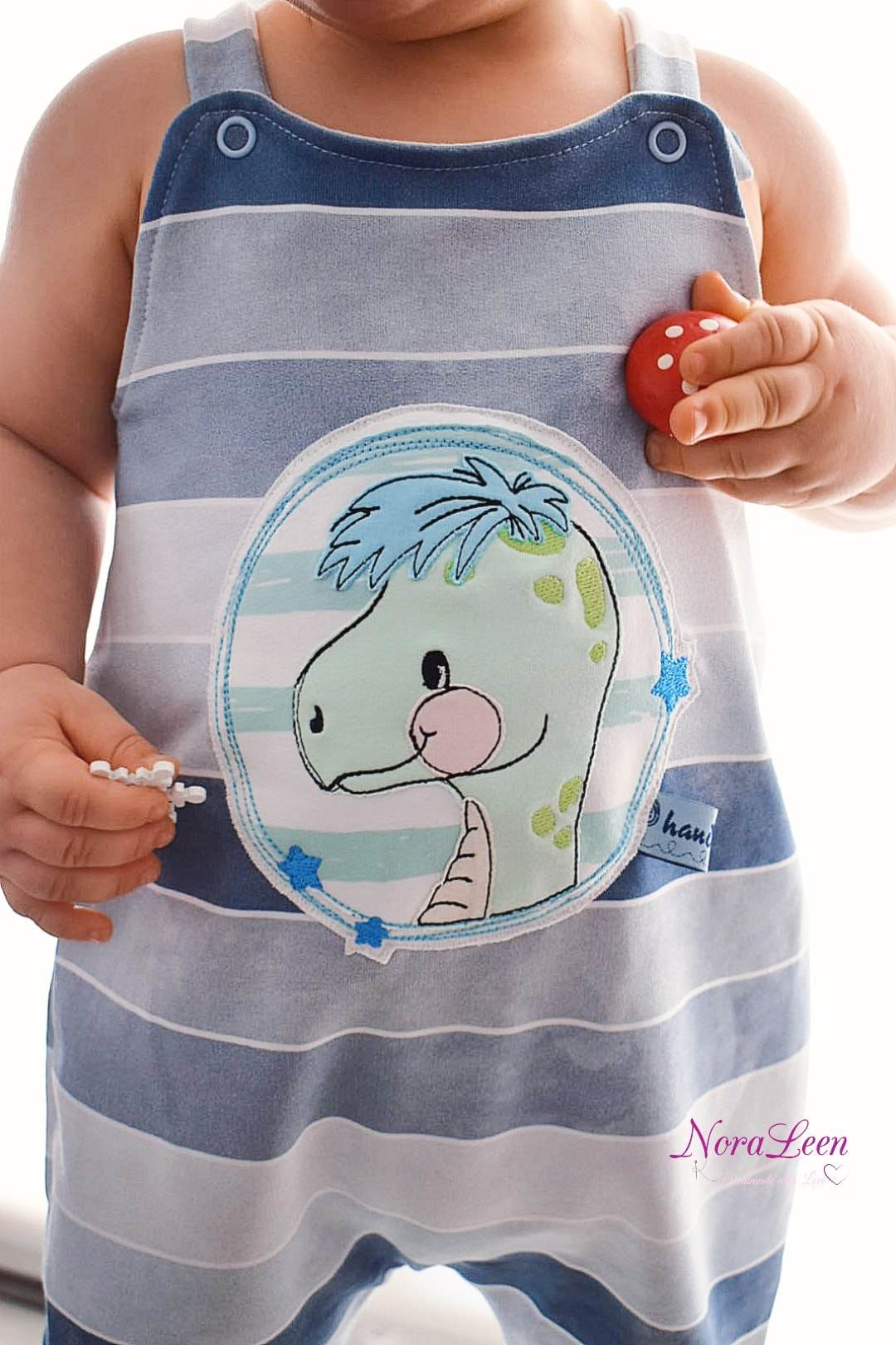 Stickdatei Cool Dino - Rahmen 16x26 - Sewando