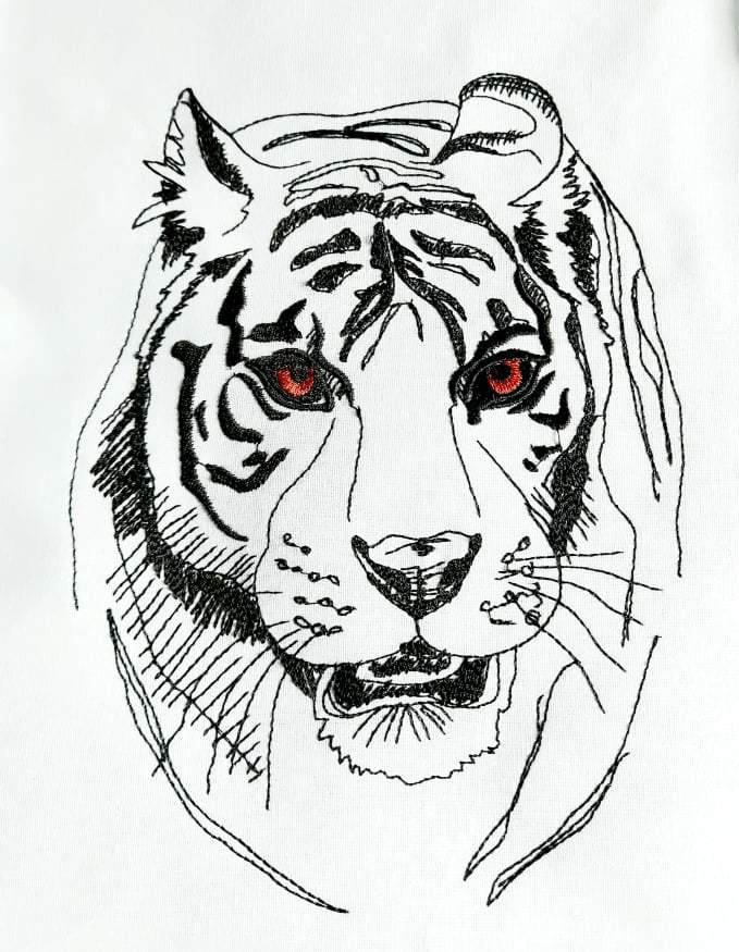 Stickdatei Tigerkopf – kraftvoll, ausdrucksstark & mit leuchtenden Augen - Sewando