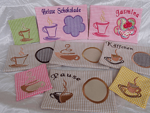 Stickdatei Kaffee Pause Mug Rug In the Hoop Set 133 - Sewando