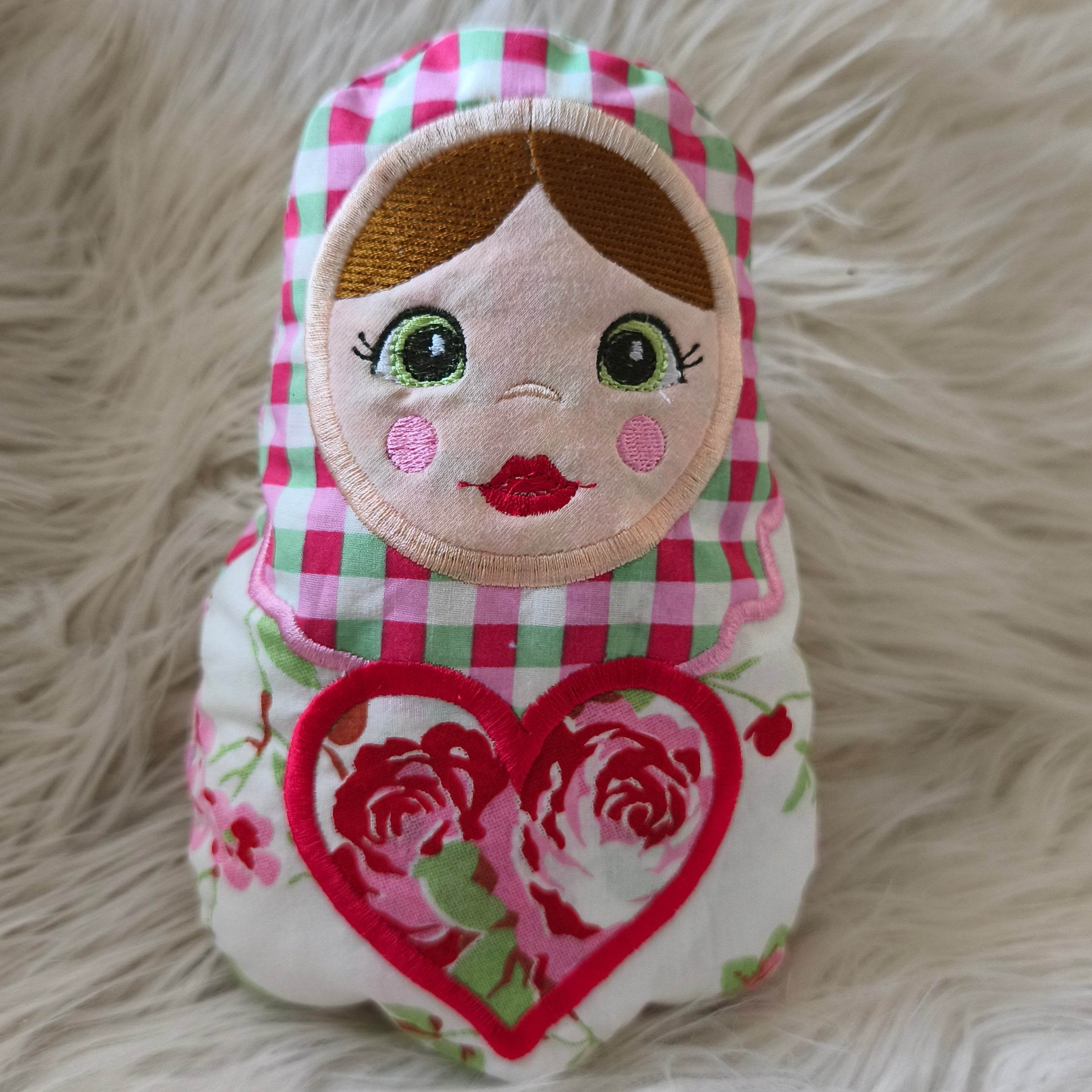 Stickdatei Matroschka mit Herz Set 2520 - Sewando